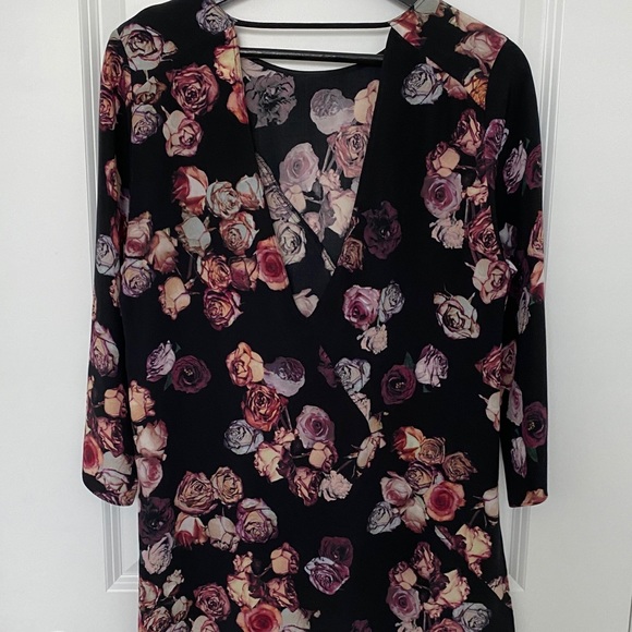 Aritzia wilfred floral savane top small preloved - Picture 3 of 9